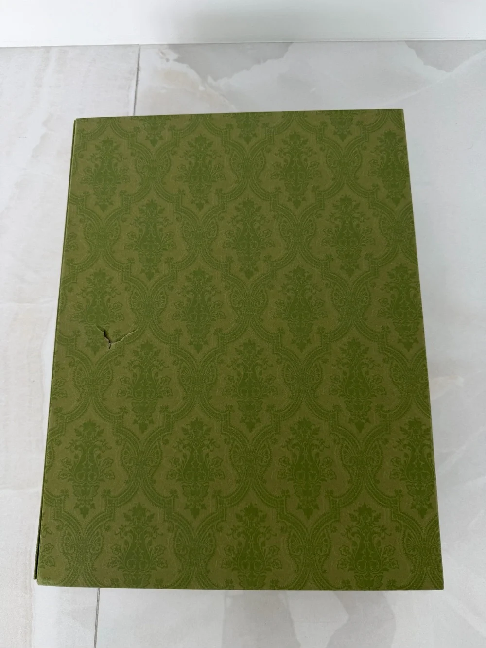 Gucci Large Green Magnetic Close Gift Box with Logo Ribbon - Picture 13 of 14